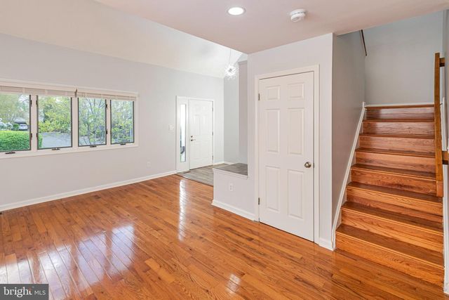 7 EXETER CT, Princeton, NJ 08540