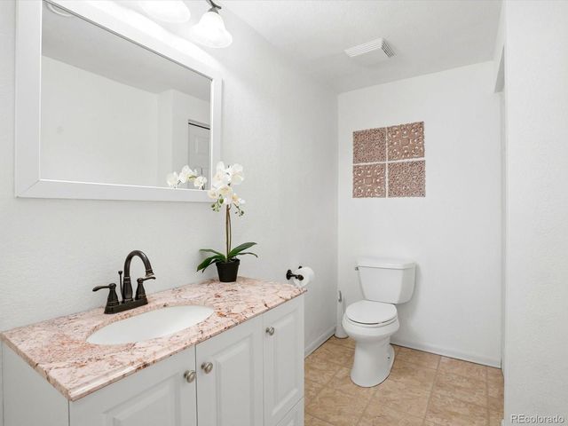 5452 S Valdai Way, Aurora, CO 80015