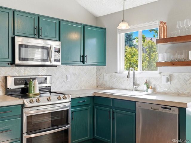 5452 S Valdai Way, Aurora, CO 80015
