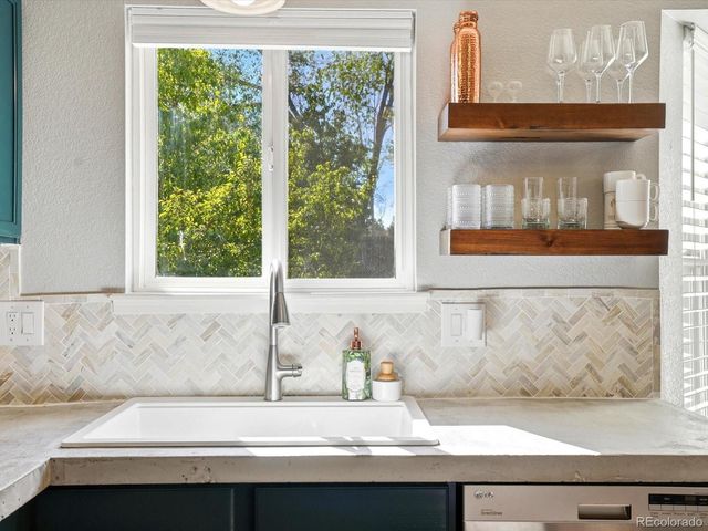 5452 S Valdai Way, Aurora, CO 80015