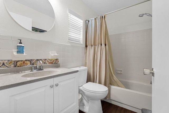 1050 NW 73rd Terrace, Margate, FL 33063