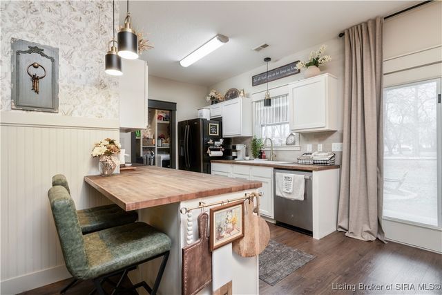 905 Service Drive, Sellersburg, IN 47172