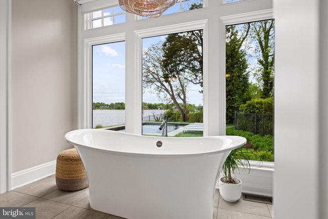 411 FERRY POINT RD, Annapolis, MD 21403