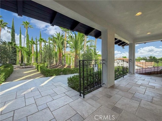 567 Lone Oak Drive, Thousand Oaks, CA 91362