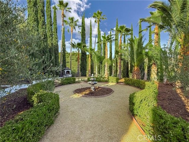 567 Lone Oak Drive, Thousand Oaks, CA 91362