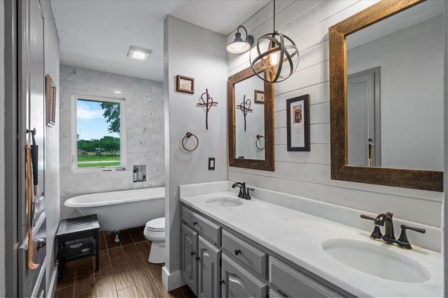 132 Private Road 7105, Edgewood, TX 75117