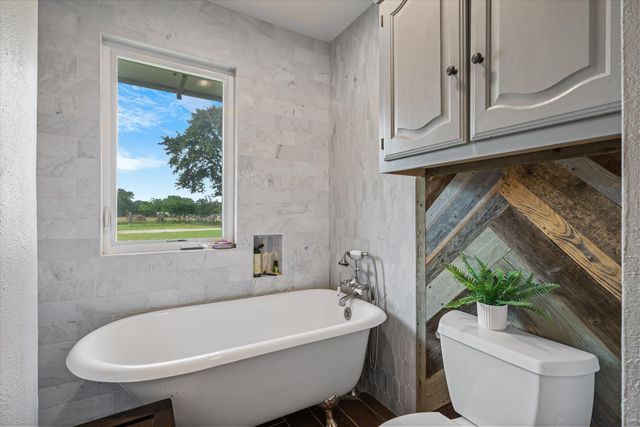 132 Private Road 7105, Edgewood, TX 75117