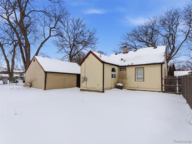 1122 E Elza Avenue, Hazel Park, MI 48030