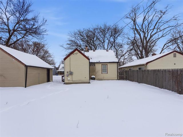 1122 E Elza Avenue, Hazel Park, MI 48030