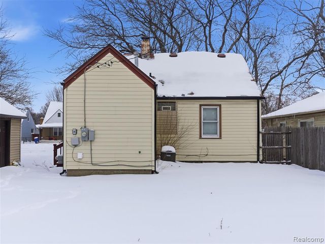 1122 E Elza Avenue, Hazel Park, MI 48030