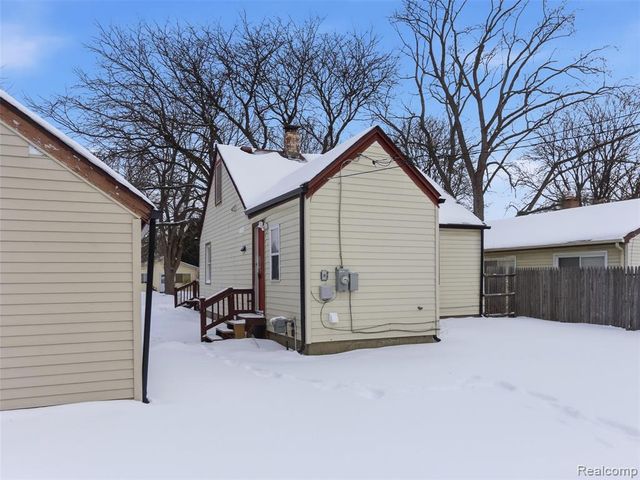 1122 E Elza Avenue, Hazel Park, MI 48030