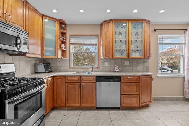 837 N CENTENNIAL SQ N, Philadelphia, PA 19116