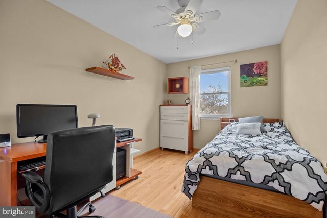 837 N CENTENNIAL SQ N, Philadelphia, PA 19116