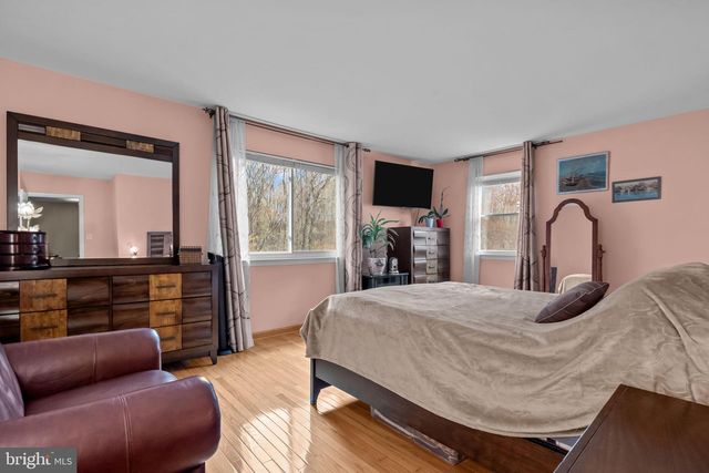 837 N CENTENNIAL SQ N, Philadelphia, PA 19116