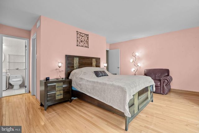 837 N CENTENNIAL SQ N, Philadelphia, PA 19116