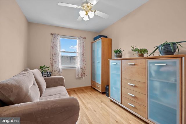 837 N CENTENNIAL SQ N, Philadelphia, PA 19116