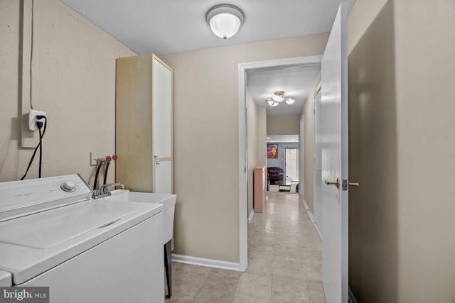 837 N CENTENNIAL SQ N, Philadelphia, PA 19116