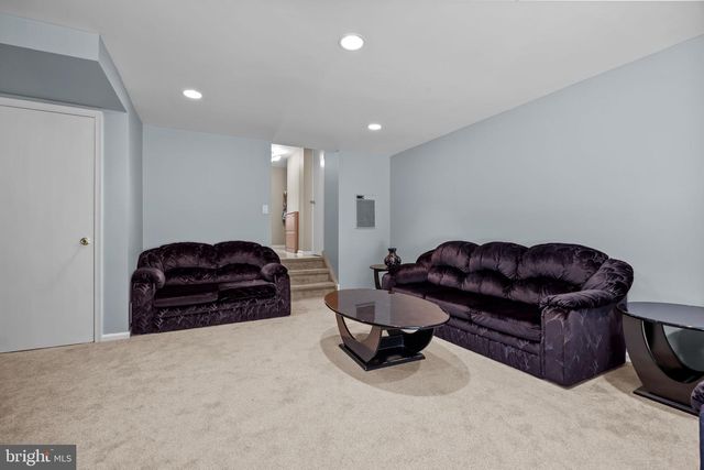 837 N CENTENNIAL SQ N, Philadelphia, PA 19116