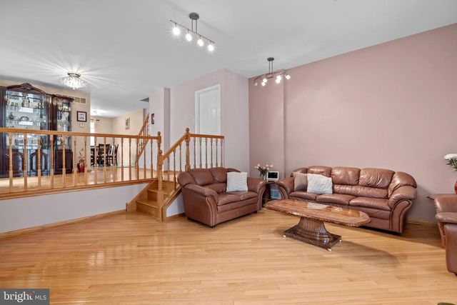 837 N CENTENNIAL SQ N, Philadelphia, PA 19116
