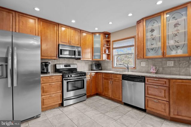 837 N CENTENNIAL SQ N, Philadelphia, PA 19116