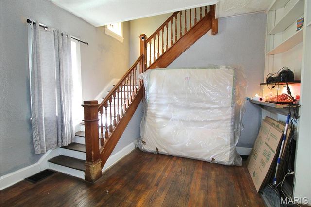 2202 Mills Avenue, Alton, IL 62002