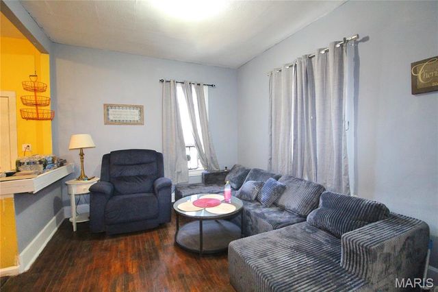 2202 Mills Avenue, Alton, IL 62002