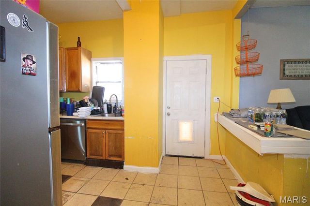 2202 Mills Avenue, Alton, IL 62002