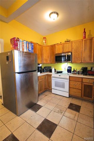 2202 Mills Avenue, Alton, IL 62002