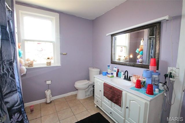 2202 Mills Avenue, Alton, IL 62002