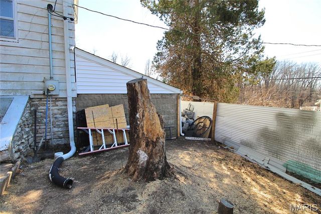 2202 Mills Avenue, Alton, IL 62002