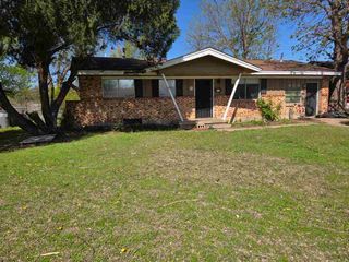 404 NW 53rd St, Lawton, OK 73505