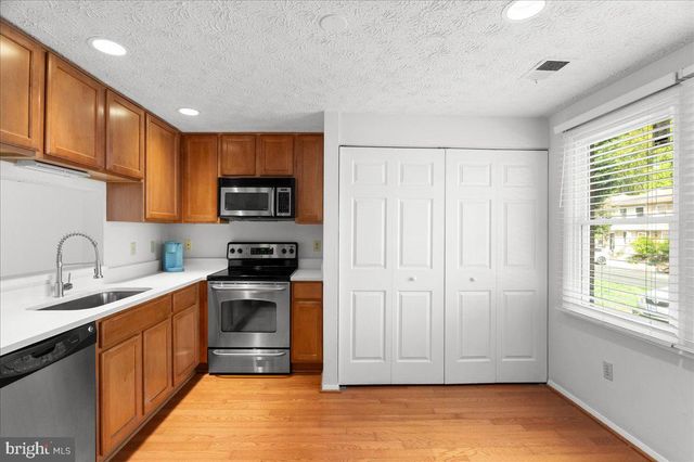 8315 BARK TREE CT, Springfield, VA 22153