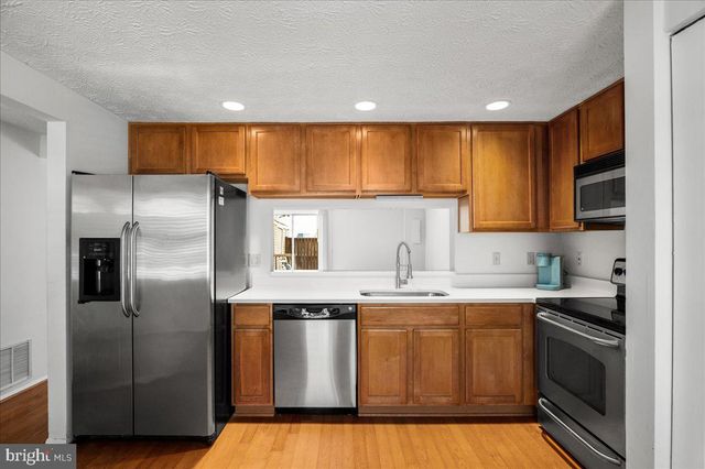 8315 BARK TREE CT, Springfield, VA 22153