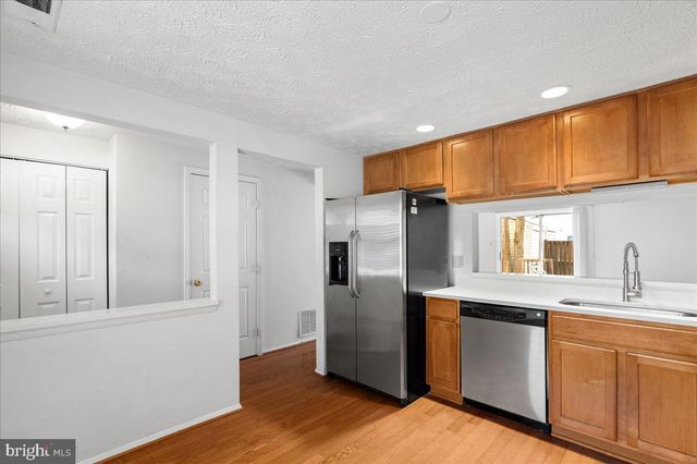 8315 BARK TREE CT, Springfield, VA 22153