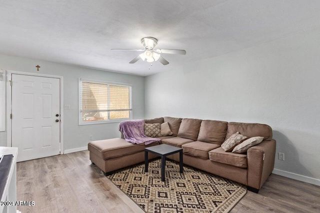 948 S ALMA SCHOOL Road 85, Mesa, AZ 85210