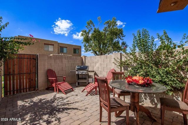 948 S ALMA SCHOOL Road 85, Mesa, AZ 85210