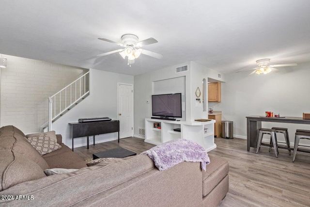 948 S ALMA SCHOOL Road 85, Mesa, AZ 85210