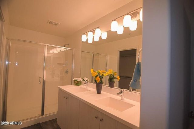 2362 E HUNTINGTON Drive, Phoenix, AZ 85040