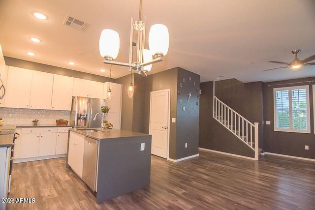 2362 E HUNTINGTON Drive, Phoenix, AZ 85040