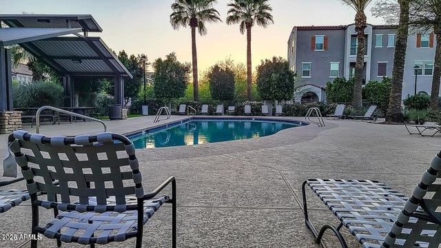 2362 E HUNTINGTON Drive, Phoenix, AZ 85040