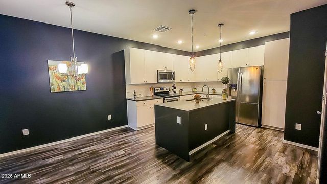 2362 E HUNTINGTON Drive, Phoenix, AZ 85040