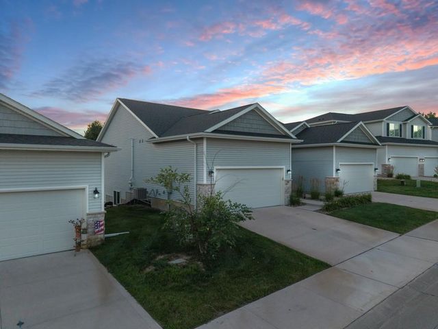 90 Keeneland Court, Pleasant Hill, IA 50327