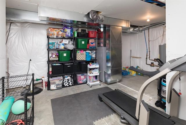 90 Keeneland Court, Pleasant Hill, IA 50327