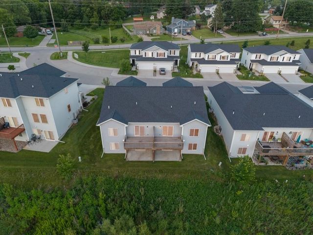 90 Keeneland Court, Pleasant Hill, IA 50327