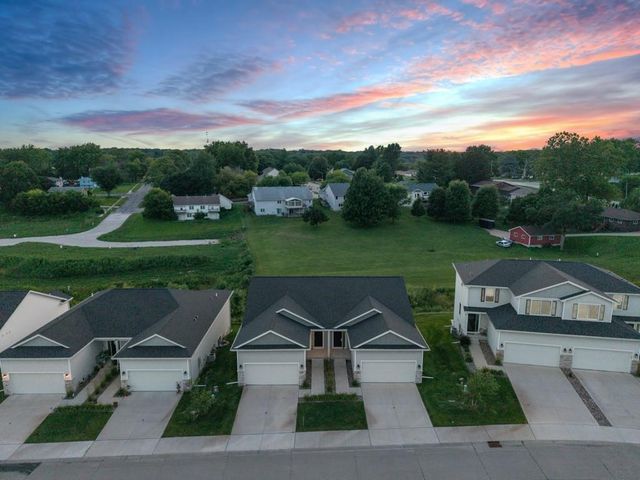 90 Keeneland Court, Pleasant Hill, IA 50327