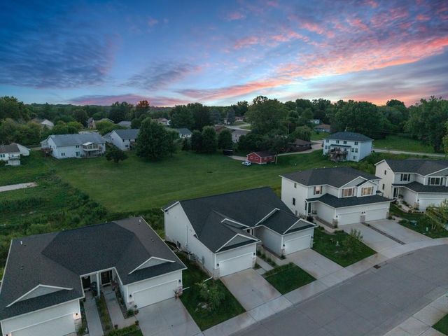 90 Keeneland Court, Pleasant Hill, IA 50327