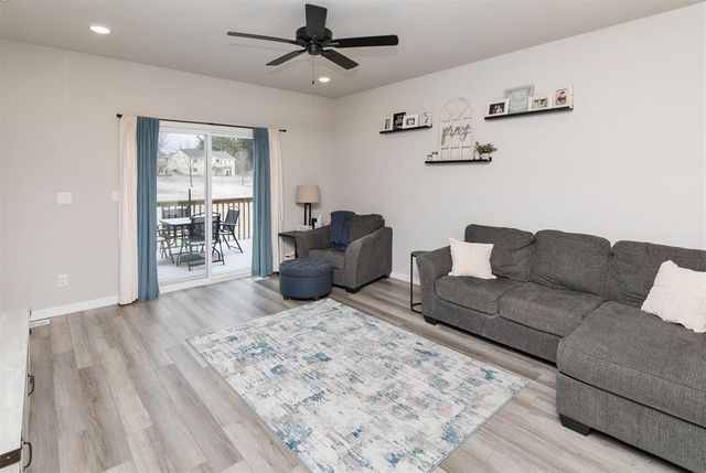 90 Keeneland Court, Pleasant Hill, IA 50327