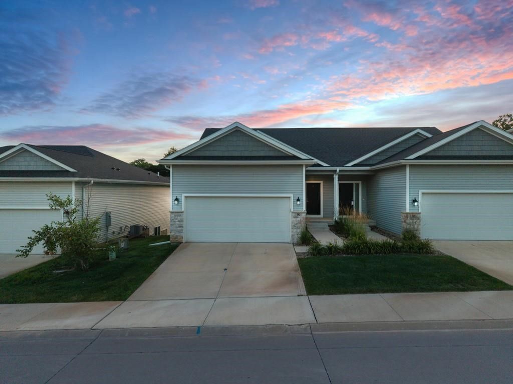 90 Keeneland Court, Pleasant Hill, IA 50327