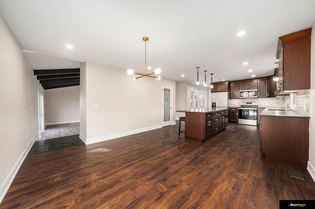 3935 Kristy Plaza, Omaha, NE 68112