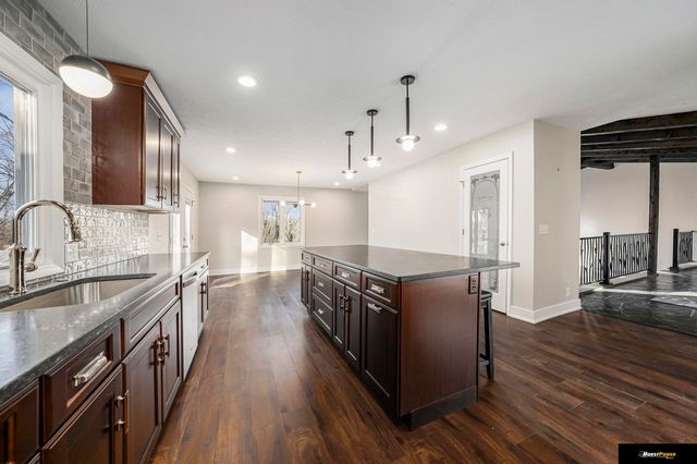 3935 Kristy Plaza, Omaha, NE 68112